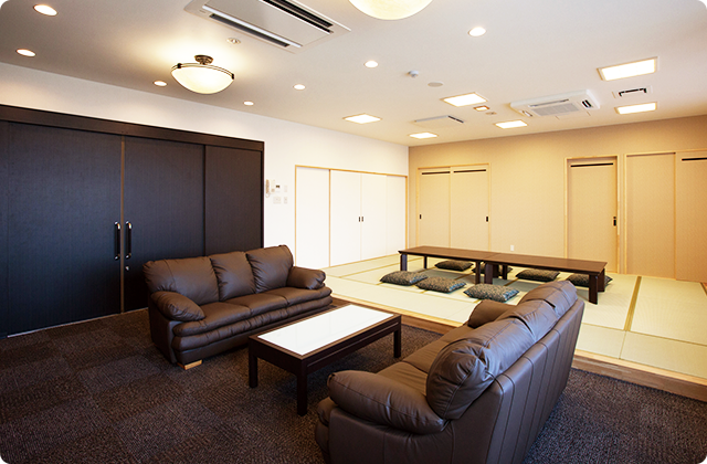 諏訪玉泉院 2F 親族控室