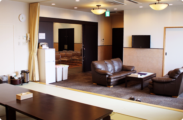 諏訪玉泉院 1F 親族控室